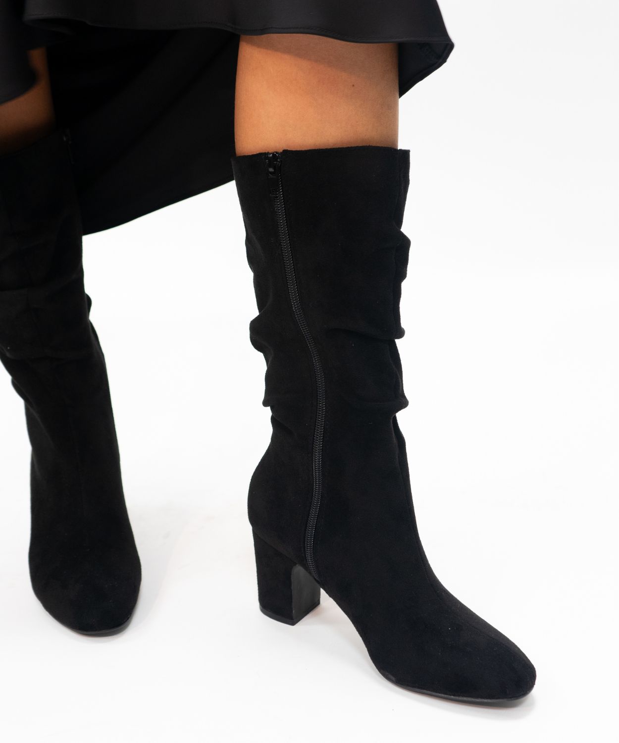 Botas tac&oacute;n media ca&ntilde;a slouchy image number null